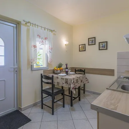 Lejlighed Besonderes Nur 200 Meter Zum Sandstrand Mit Meerblick, Parkplatz, Klima Crikvenica