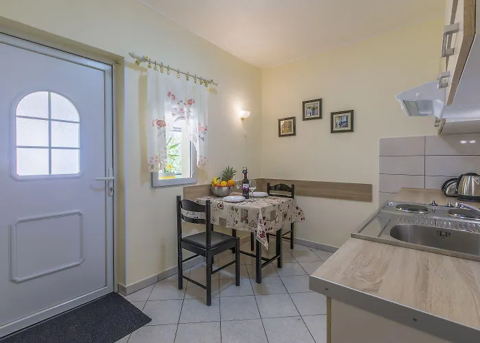 Apartment Besonderes Nur 200 Meter Zum Sandstrand Mit Meerblick, Parkplatz, Klima Crikvenica